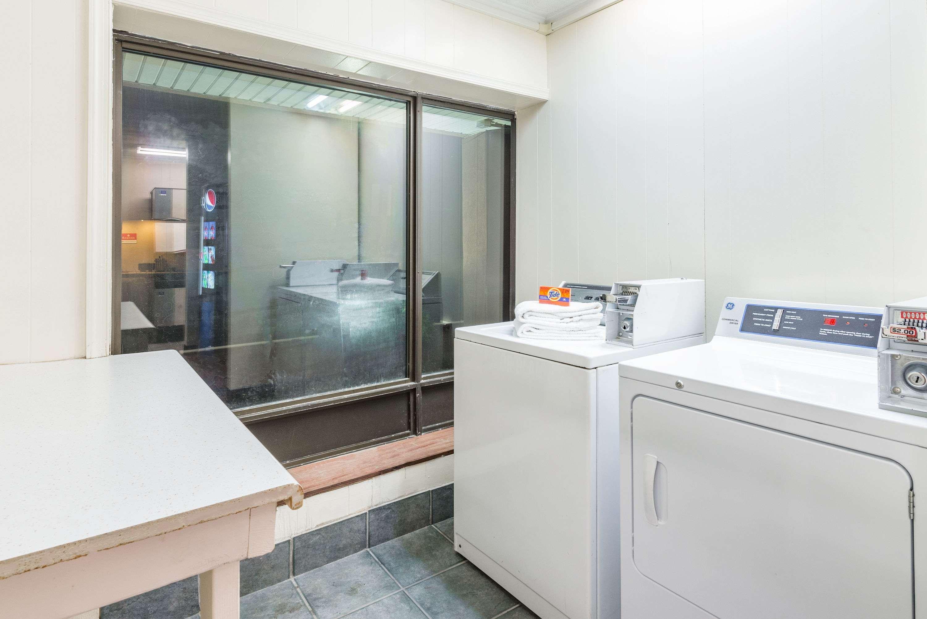 Ramada By Wyndham West Atlantic City Egg Harbor Township Exteriör bild