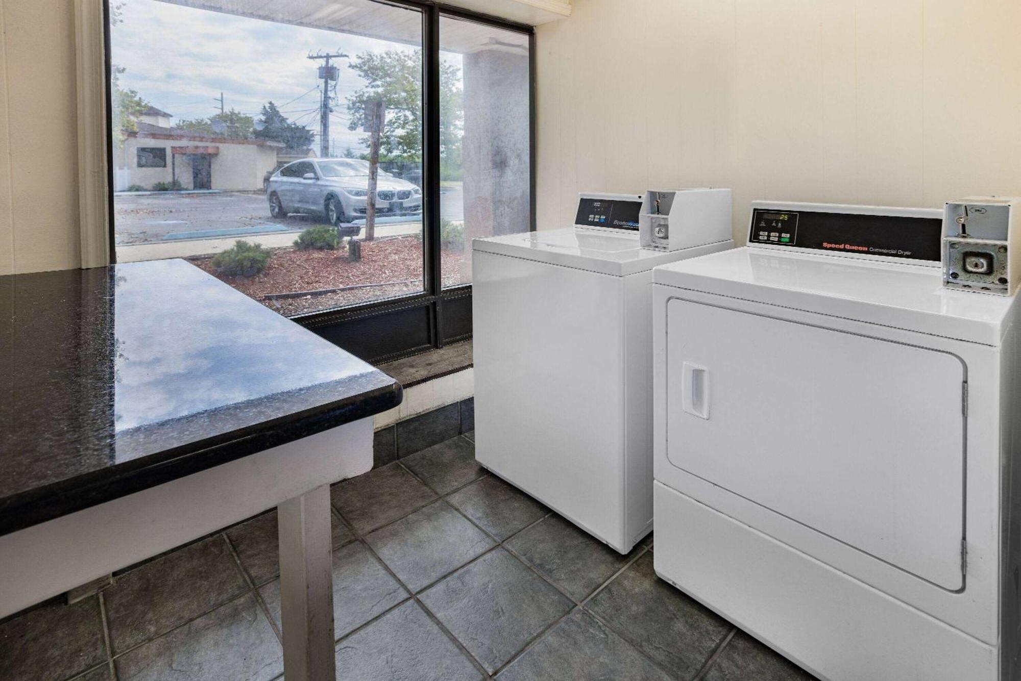 Ramada By Wyndham West Atlantic City Egg Harbor Township Exteriör bild