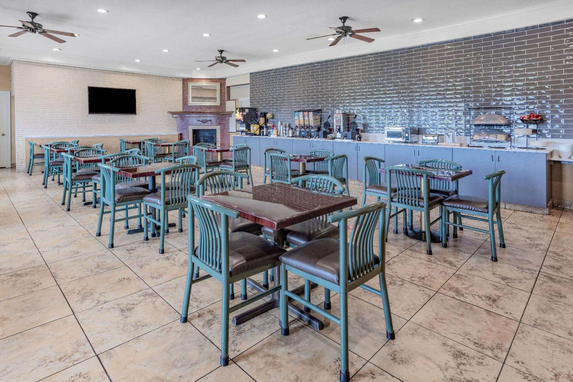 Ramada By Wyndham West Atlantic City Egg Harbor Township Exteriör bild