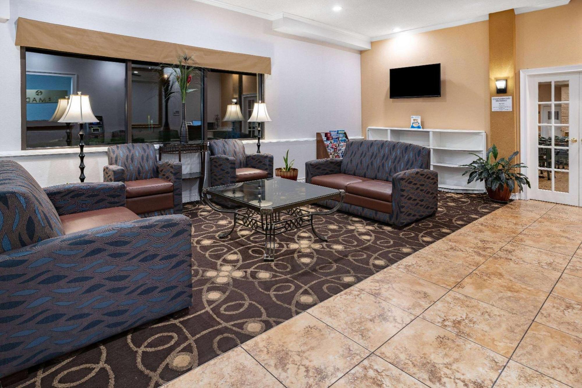 Ramada By Wyndham West Atlantic City Egg Harbor Township Exteriör bild